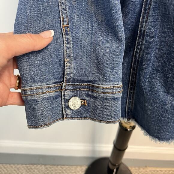 Chico's Denim Jean Barn Jacket size 16 18/3 Stretch Casual Pockets Frayed Hem - Picture 6 of 9